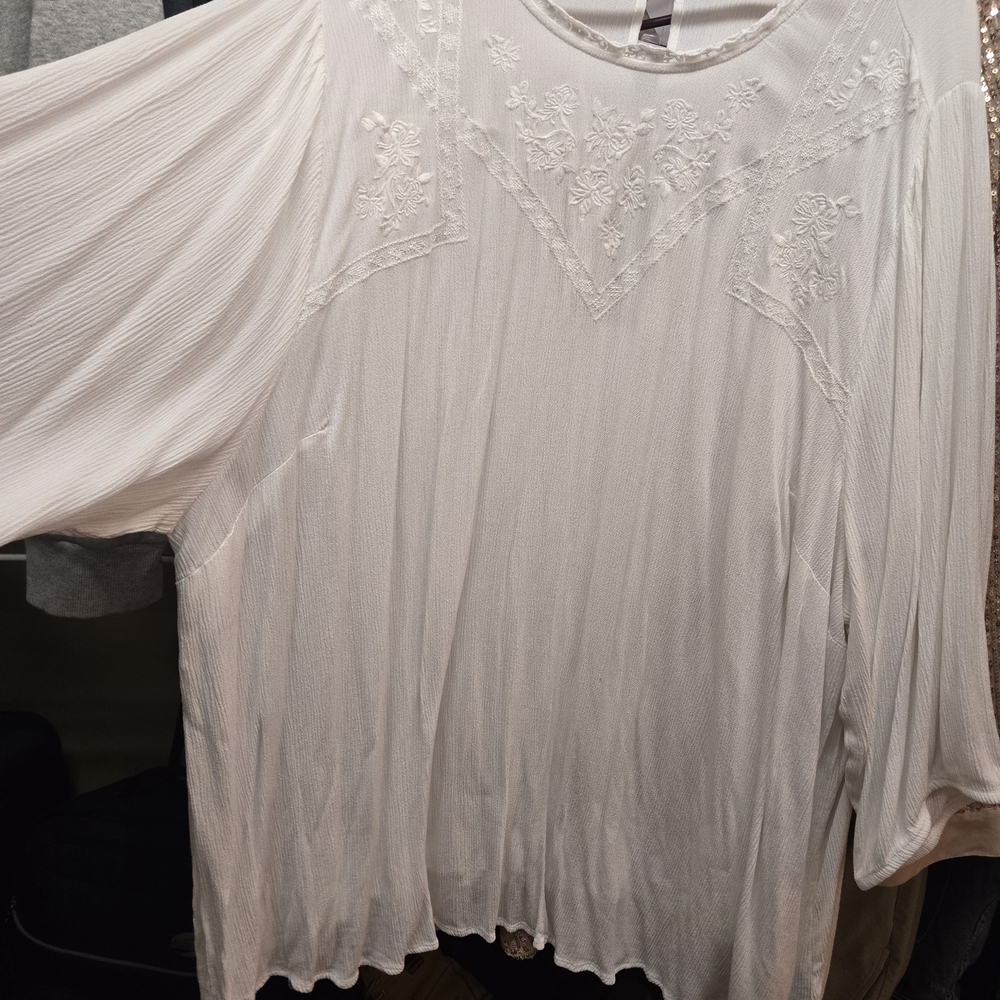 Elegant White Embroidered Women's Top